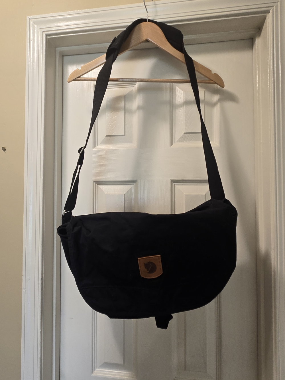 Fjallrven Black Canvas Messenger Bag with Adjustable Strap